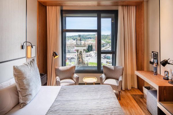 تقرير عن فندق كاتالونيا بلازا برشلونة أفخم فنادق برشلونة