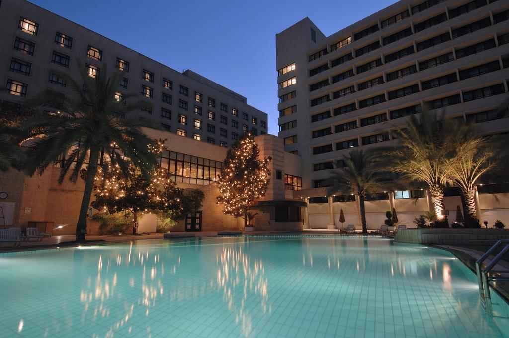 يجمع فندق أنتركونتينتال بين المرافق المعاصرة والميزات المحلية، ويقدم الإقامة الأنيقة في المنطقة الدبلوماسية في عمان. ويعد من افضل فنادق عمان الاردن
