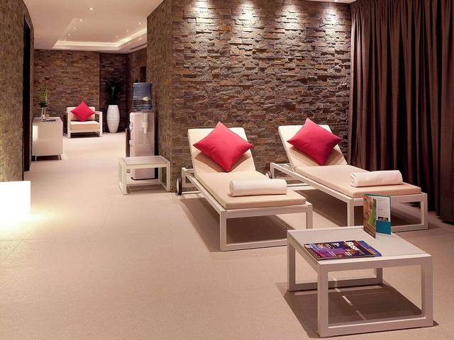 يضم فندق نوفوتيل دبي شارع الشيخ زايد مرافق عناية بالصحة مُتعددة بالإضافة إلى أنشطة ترفيهية
