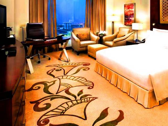 توفر عدة فنادق دبي قريبة من المترو مساحات إقامة مميزة