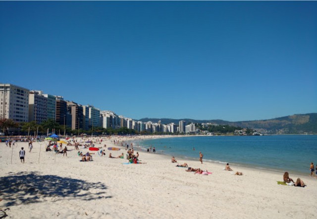 شاطئ إيكاراي ريو دي جانيرو