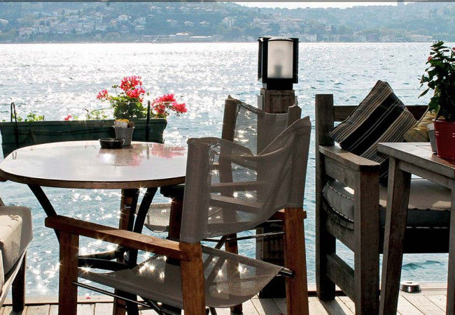 إطلالة مُباشرة على البحر من مطعم عشق كافيه اسطنبول
