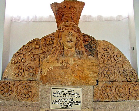 عطارغاتس في متحف الآثار الأردني في عمان ، من اهم الاماكن السياحية في عمّان الاردن