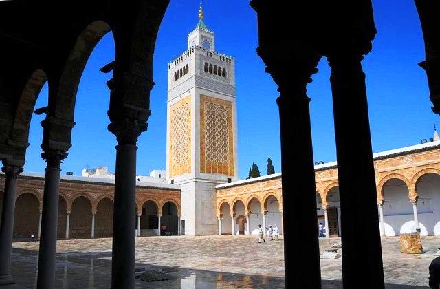 المسجد الكبير قرب القصبة في الحمامات