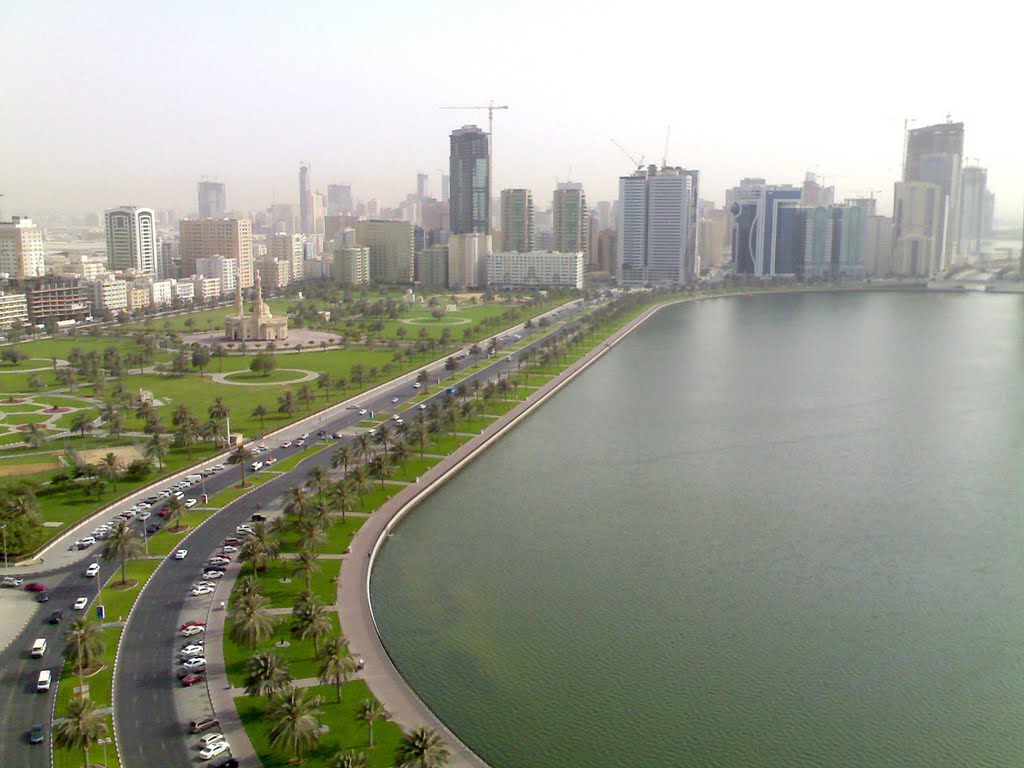 بحيرة خالد من افضل اماكن الترفيه في الشارقة الامارات