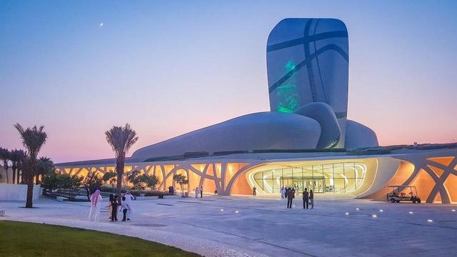 مركز الملك عبد العزيز الثقافي، رمز الثقافة والفن في الظهران