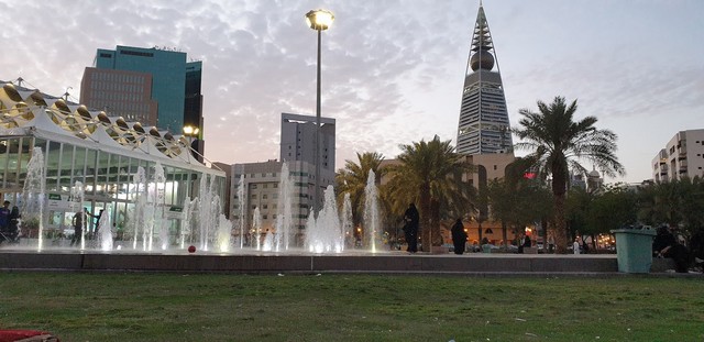حديقة مكتبة الملك فهد الرياض