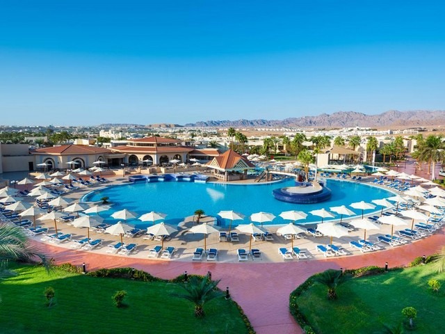 يوفر فندق كيروسيز بارك لاند شرم الشيخ مرافق مميزة من مسابح ومرافق صحية ورياضية