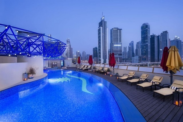بإمكانك الإستمتاع بالمسبح الرائع الذي يضمّه فندق ليفا دبي 