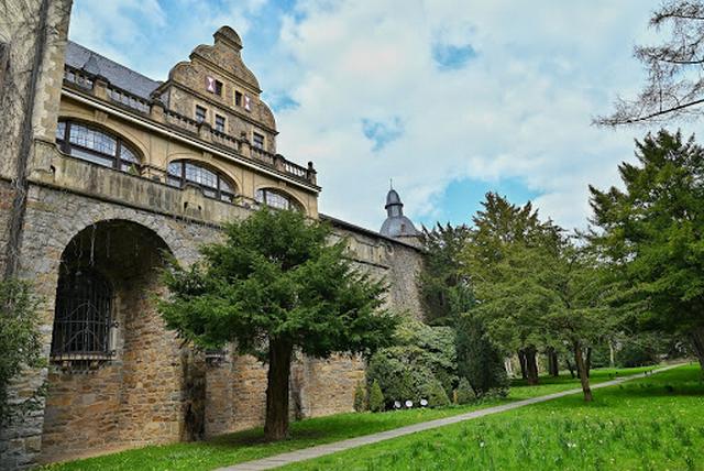 قلعة لاندسبيرج دوسلدورف
