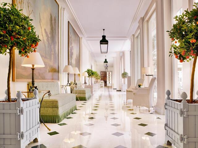 من جمال التصميمات التي تتميز بها مرافق فندق فندق بريستول باريس و خصوصاً الممرات.