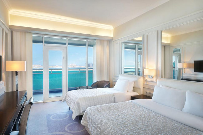 غُرف عائلية مع إطلالة مُثيرة على البحر في فندق ميريديان دبي