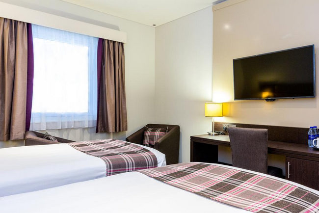 افضل فنادق بر دبي تضم غُرف بها شاشة مُسطحة وأجهزة حديثة وهي مثالية للعوائل