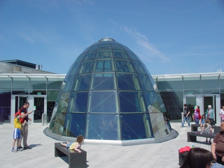 مكتبة ليفربول المركزية من اشهر اماكن السياحة في ليفربول انجلترا