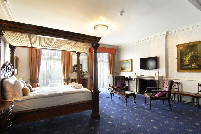 تعرف على فنادق لندن اربع نجوم وعلى مستوى الإقامة بها.