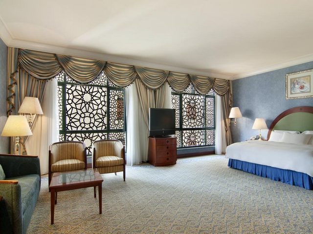 يضم فندق المدينة هيلتون العديد من خيارات الإقامة تشمل الغُرف العائلية.