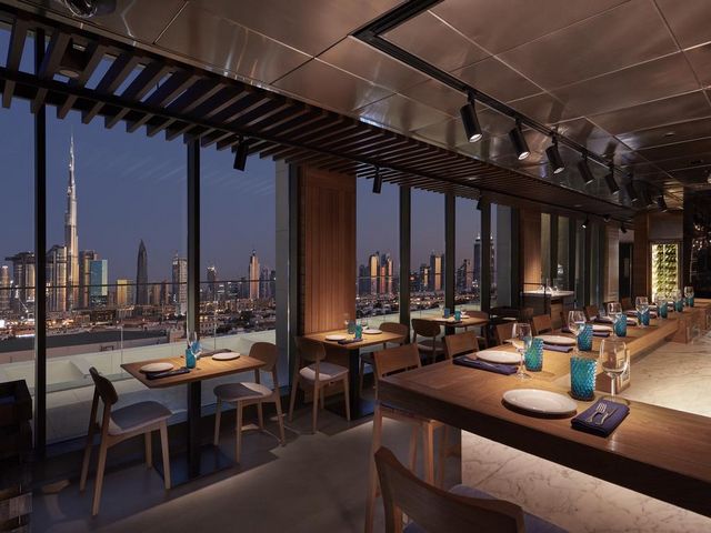 تتنوع خيارات الطعام في فندق ماندارين دبي تنوعاً مذهلاً