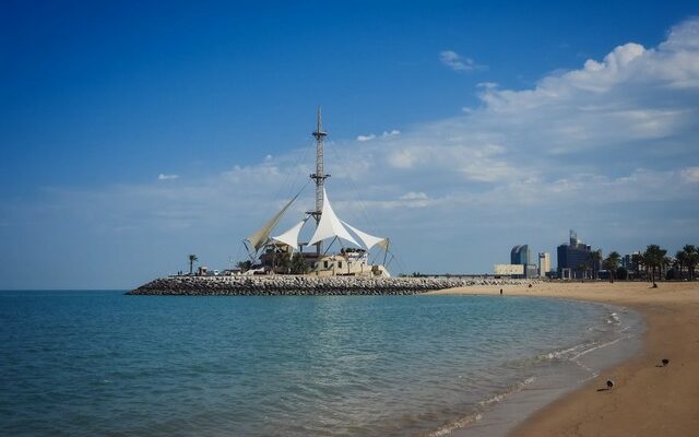 شاطئ مارينا في الكويت