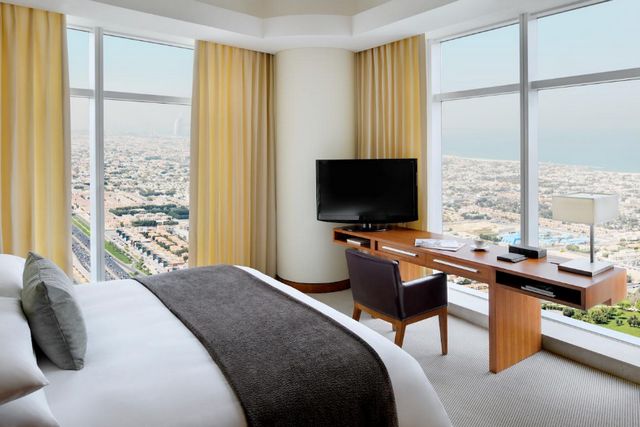 تتميّز غرف فندق ماريوت ماركيز دبي بمُستوى نظافتها ورُقي ديكوراتها