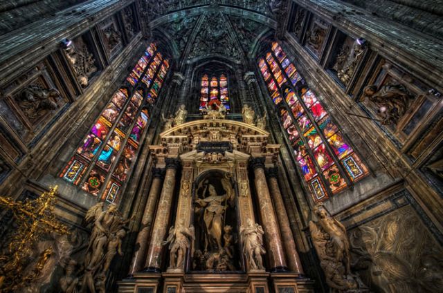كاتدرائية ميلانو من اجمل اماكن السياحة في ميلان ايطاليا