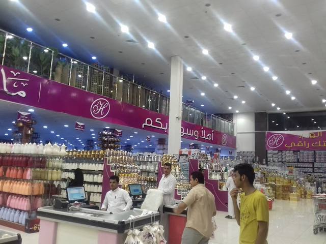 مون الهزاز للتسوق في خميس مشيط
