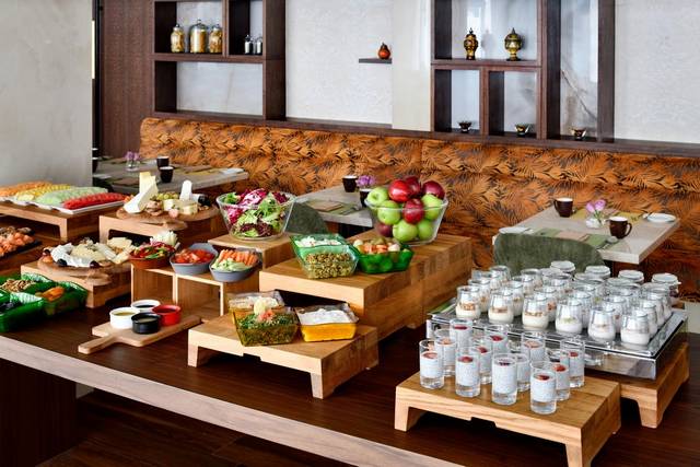 يضم موفنبيك للشقق الفندقيه دبي داون تاون مطعم يُقدّم المأكولات الأمريكية الفخمة.
