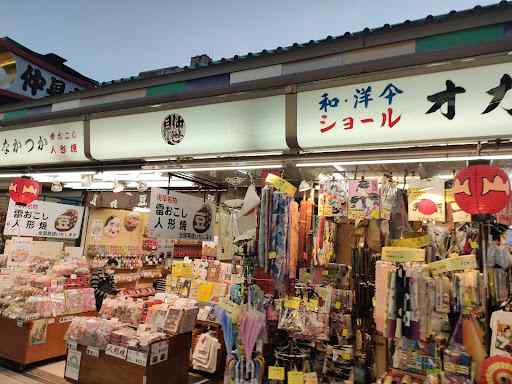 شارع التسوق ناكاميزي في طوكيو