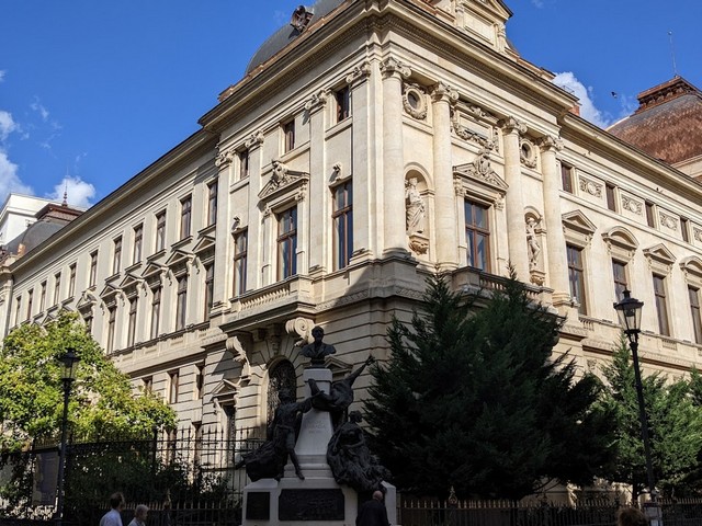 متاحف بوخارست