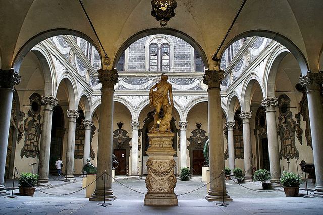 قصر ميديشي ريكاردي في فلورنسا