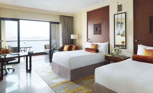 افضل فنادق النخلة دبي لمن يبحث عن السكن المُباشر على الشاطئ