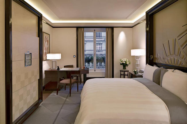 غُرفة مُزدوجة أنيقة في فندق بينينسولا باريس