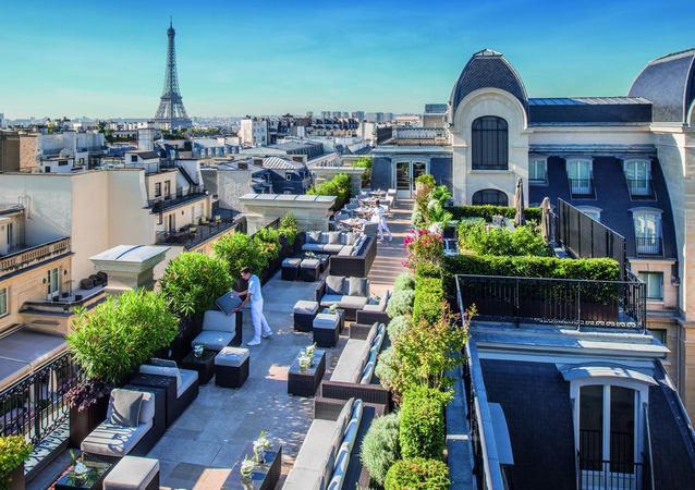 فندق بينينسولا باريس وإطلالته على برج إيفل من السطح 