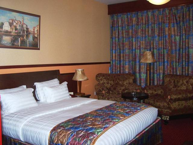تتميّز غرف فندق بنتا جراند بالديكورات البسيطة