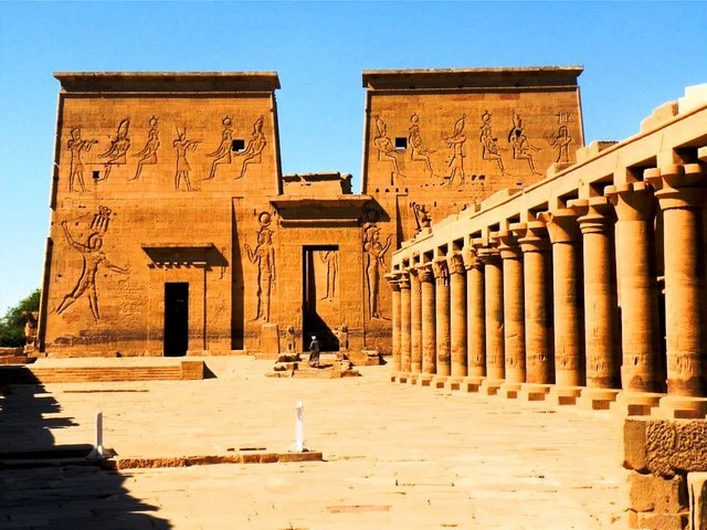 معبد فيلة من اهم اماكن السياحة في اسوان 