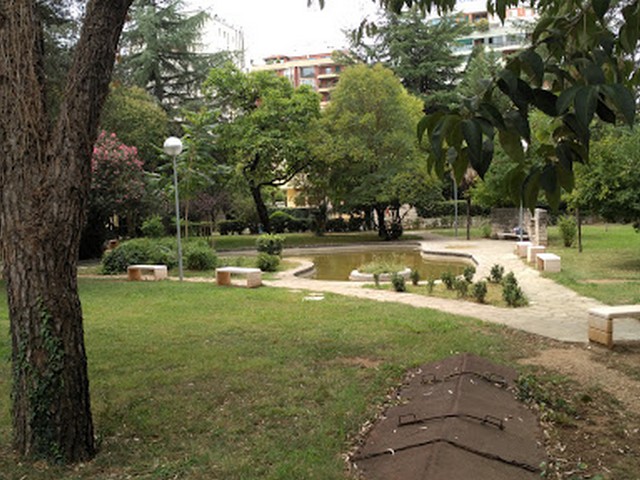 حديقة بوستبلوك في تيرانا