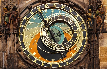 قرص ساعة براغ الفلكية - من افضل اماكن السياحة في براغ التشيك