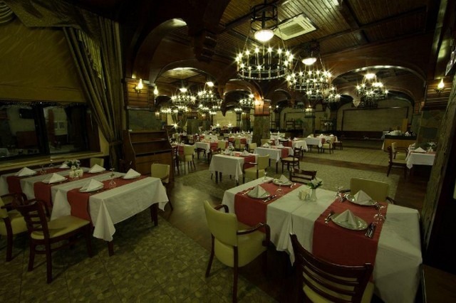 تمنح فروع فندق قفقاز قابلا زائريها جلسات عشاء مميزة