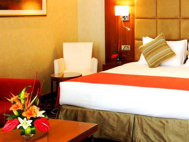 يوفر فندق رامادا البرشاء مساحات إقامة تناسب الأفراد والجماعات