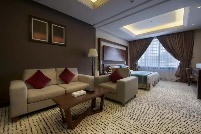 تجمع فنادق الرياض من فئة 4 نجوم بين الخدمات الجيدة والأسعار المعقولة.