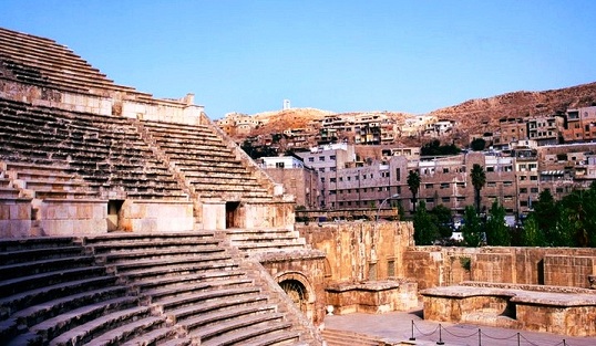 المدرج الروماني في عمان الأردن ، من اهم اماكن السياحة في عمان