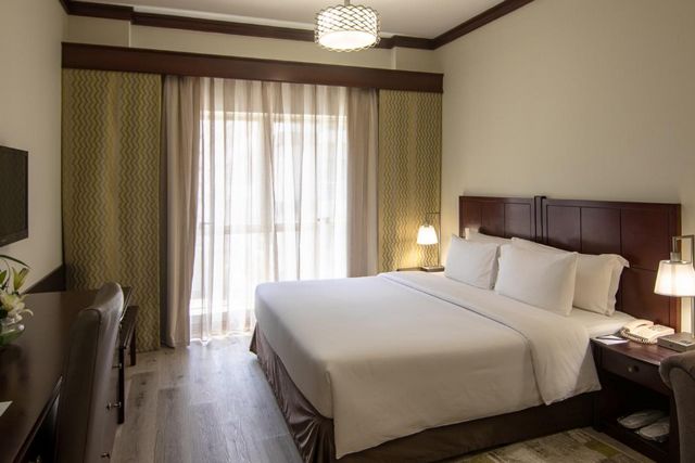يوفر فندق سافوي دبي غرف وأجنحة عائلية مُنمقة