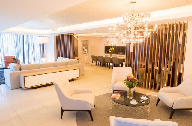 جناح واسع في فندق راديسون بلو داكار وهو من اجمل الفنادق في السنغال