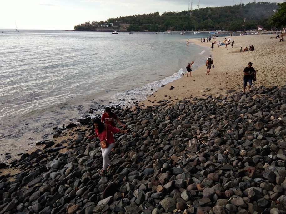 شاطئ سنجيجي لومبوك اندونيسيا
