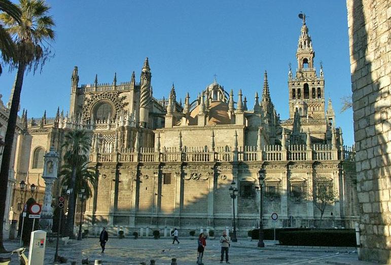 كاتدرائية اشبيلية من اجمل معالم السياحة في اسبانيا مدينة اشبيلية اسبانيا