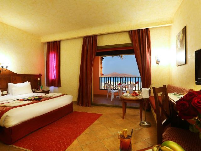 غُرفة قياسية في أحد فنادق شرم الشيخ 4 نجوم خليج نبق الشهيرة وهو فندق تشارميليون سي لايف شرم الشيخ