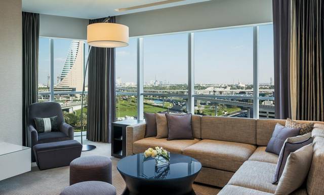 إطلالة رائعة يوفرها فندق شيراتون جراند دبي شارع الشيخ زايد