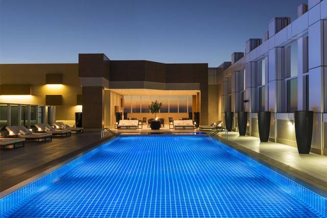 يُمكن لضيوف شيراتون دبي الشيخ زايد قضاء أوقات رائعة في المسبح