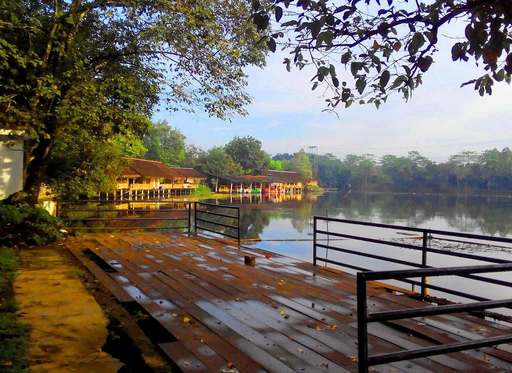 بحيرة سيتو باباكان من اجمل اماكن السياحة في جاكرتا اندونيسيا