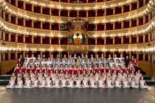 يعد مسرح لا سكالا من اجمل اماكن السياحة في ميلان ايطاليا