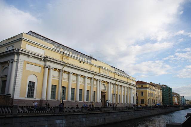 متحف بينوا وينج سانت بطرسبرغ
